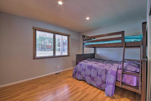 Big Bear Home With Yard - 2 Mi To Lake And Skiing!