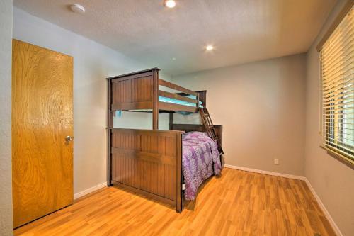 Big Bear Home With Yard - 2 Mi To Lake And Skiing!