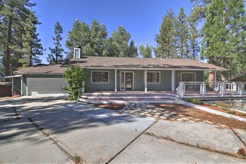 Big Bear Home With Yard - 2 Mi To Lake And Skiing!