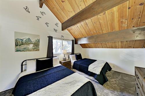 Bluebird Ridge - Game Room - Walk To Skiing, Golf Home