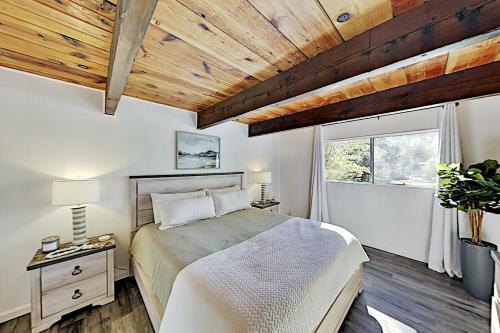 Bluebird Ridge - Game Room - Walk To Skiing, Golf Home