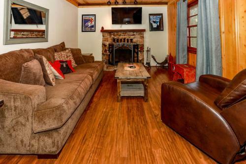 Plymouth Chalet - 1963 By Big Bear Vacations
