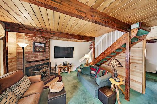Walk To Resort! Summit Basecamp With Private Hot Tub Home