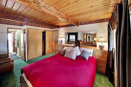 Walk To Resort! Summit Basecamp With Private Hot Tub Home