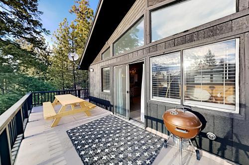 Moonridge Basecamp - Hot Tub, Foosball - By Slopes Home