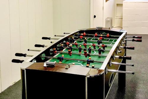 Moonridge Basecamp - Hot Tub, Foosball - By Slopes Home