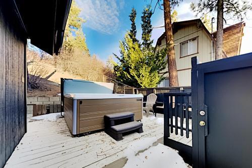 Moonridge Basecamp - Hot Tub, Foosball - By Slopes Home