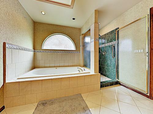 Custom Retreat With Hot Tub & Garage Home