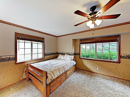 Custom Retreat With Hot Tub & Garage Home