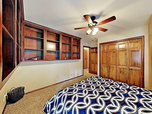 Custom Retreat With Hot Tub & Garage Home