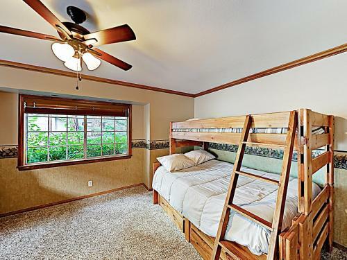 Custom Retreat With Hot Tub & Garage Home