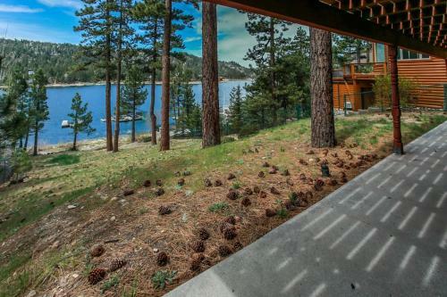 Rustic Vintage Lakefront