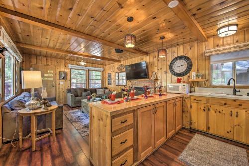 Pet-friendly Cabin - 5 Min To Big Bear Lake!