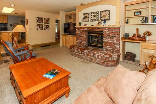 Snowy Pines Cabin - 1911 By Big Bear Vacations
