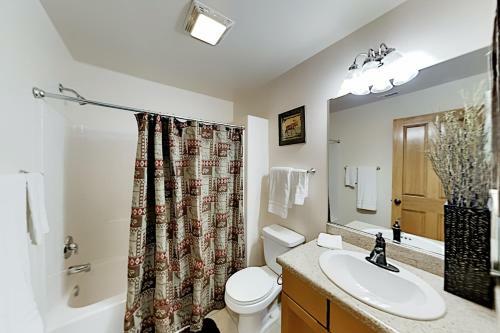 Apartamento All-suite Retreat - 2 Adjacent Units - Hot Tubs Duplex