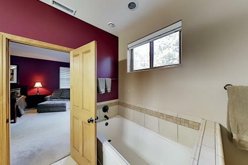 Apartamento All-suite Retreat - 2 Adjacent Units - Hot Tubs Duplex