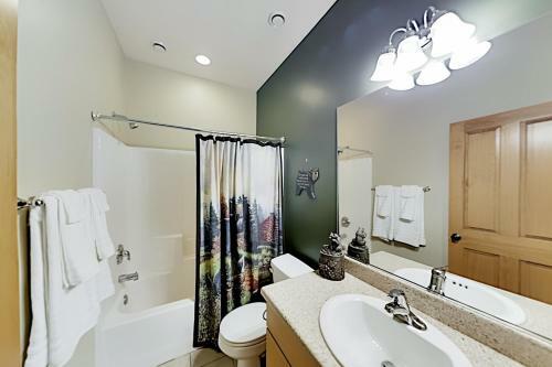 Apartamento All-suite Retreat - 2 Adjacent Units - Hot Tubs Duplex