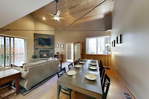 Apartamento All-suite Retreat - 2 Adjacent Units - Hot Tubs Duplex