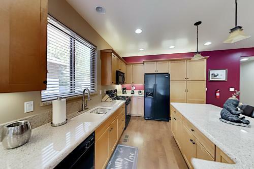 Apartamento All-suite Retreat - 2 Adjacent Units - Hot Tubs Duplex
