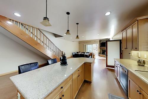 Apartamento All-suite Retreat - 2 Adjacent Units - Hot Tubs Duplex