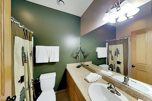 Apartamento All-suite Retreat - 2 Adjacent Units - Hot Tubs Duplex