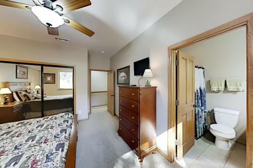 Apartamento All-suite Retreat - 2 Adjacent Units - Hot Tubs Duplex