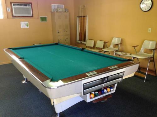 Roadrunner Club 18 Home