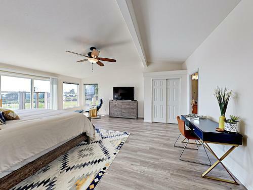 New Listing! Stunning Beach Getaway With Ocean Views Home