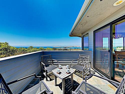New Listing! Modern Beach Dream With Ocean Views Home
