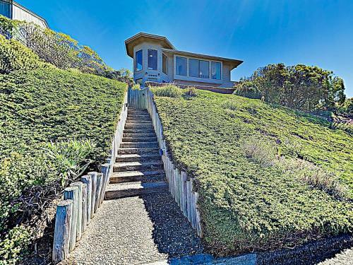 New Listing! Modern Beach Dream With Ocean Views Home