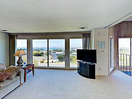 New Listing! Modern Beach Dream With Ocean Views Home