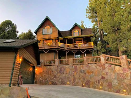 New Listing! Serene Retreat With Nice Mountain Views Home