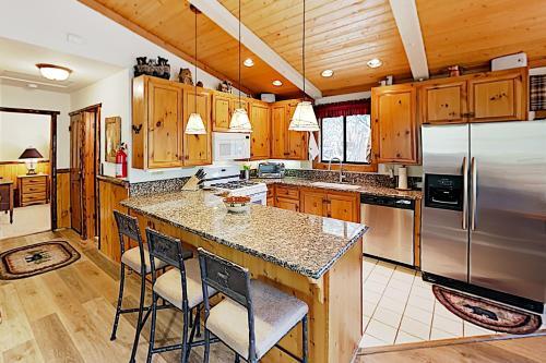 New Listing! Amazing Moonridge Getaway With Decks Home