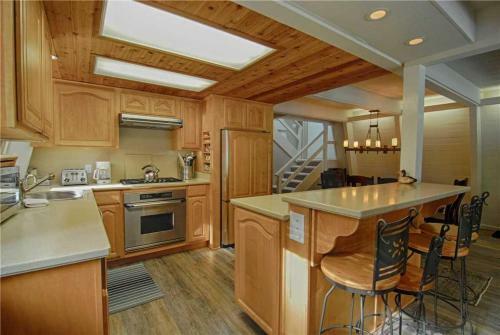 Agate Bay Chalet (cabin)