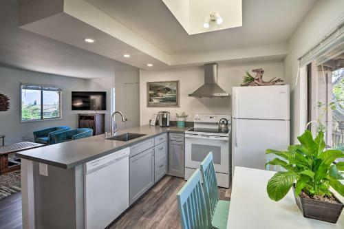 Charming Bungalow With Hill Views, About 1 Mi Dtwn Carmel