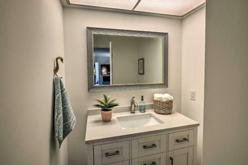 Charming Bungalow With Hill Views, About 1 Mi Dtwn Carmel