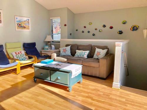 Colorful Capitola Village Cottage