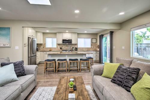 Modern Coastal Home - 1 Mile To Beach And Town!