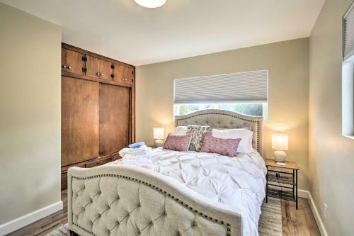 Modern Coastal Home - 1 Mile To Beach And Town!