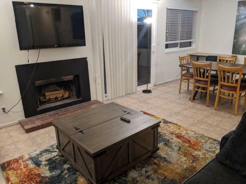 Comfortable And Convenient 2 Bedroom Hideaway