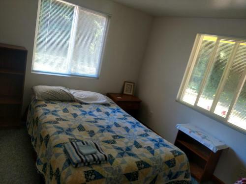 Lakeside Hostel & Guest House