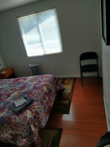 Lakeside Hostel & Guest House