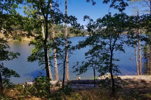 The Atomic Squirrel Lodge Lake Gregory Getaway!