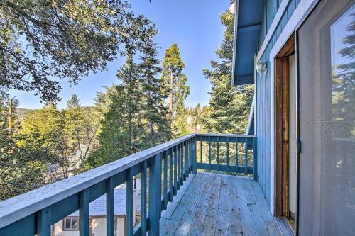 Secluded Cabin With Hot Tub - Walk To Lake Gregory!