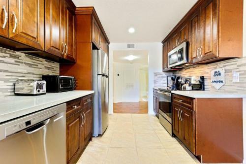 Dp-14a - Ritz Point Condo