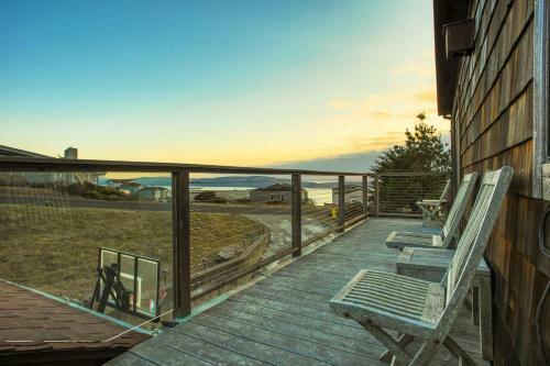 Northern Lights! Hot Tub!! Game Room!! Expansive And Spacious!!