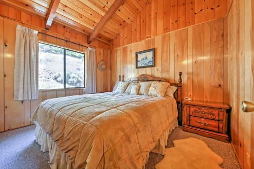 Big Bear Lake Cabin With Deck About 7 Mi To Ski Slopes!