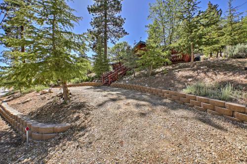 Big Bear Lake Cabin With Deck About 7 Mi To Ski Slopes!