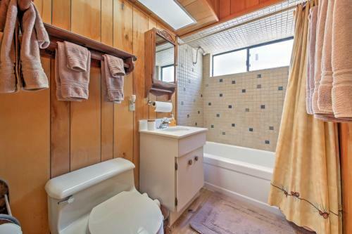 Big Bear Lake Cabin With Deck About 7 Mi To Ski Slopes!