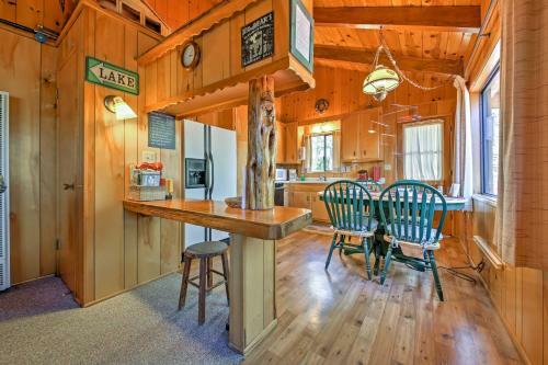 Big Bear Lake Cabin With Deck About 7 Mi To Ski Slopes!